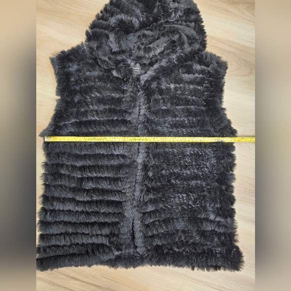 Black Saks Fifth Avenue Fur Vest M/L - Picture 5 of 11